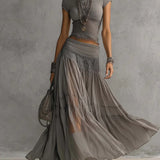Adriana | Tweedelige grijze set met kanten top en geplooide maxi-rok