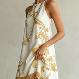 Emilia Vestido Mini de Encaje Blanco y Dorado con Estampado Decorativo