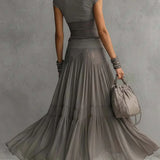 Adriana | Tweedelige grijze set met kanten top en geplooide maxi-rok