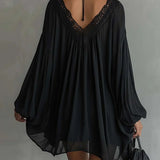 Catalina Vestido Mini de Chiffon Negro con Escote Halter y Cuello de Encaje