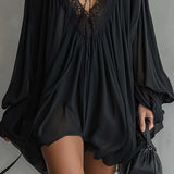 Catalina Vestido Mini de Chiffon Negro con Escote Halter y Cuello de Encaje