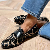 Loafers met dierenprint en zwart elegant detail