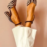 Pumps met zebra print en enkelbandje voor stijlvolle looks