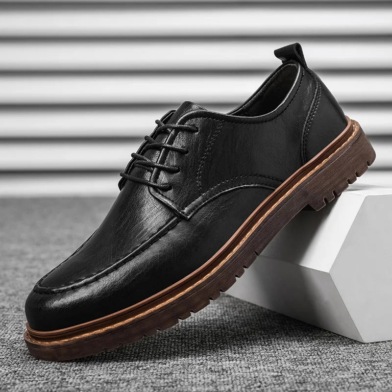 Leren lage schoenen met strak silhouet voor dagelijks comfort