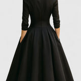 Satijnen jurk met vintage charme en flatterende snit
