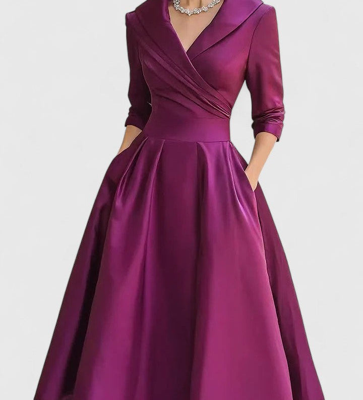 Satijnen jurk met vintage charme en flatterende snit