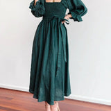 Noëlle | Jurk met volant mouwen en elegante French-style pasvorm