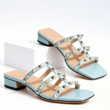 Sandalen met gouden studs en vierkante neus voor een stijlvolle look