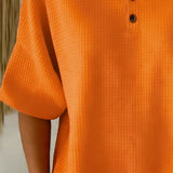 Top met wafelpatroon en knopendetail voor een ontspannen look