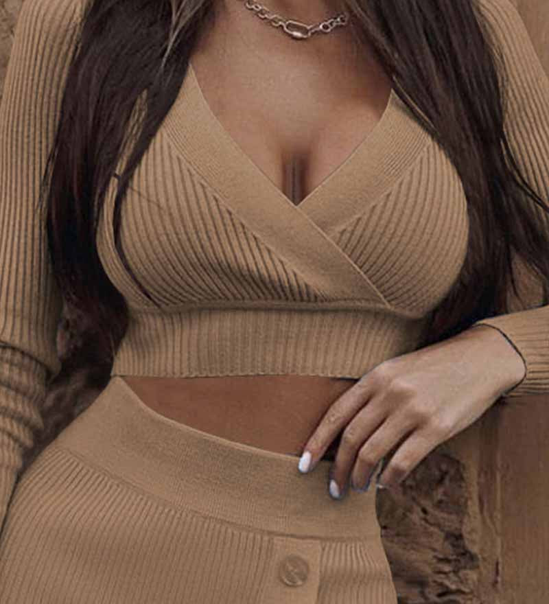 Eulalie | Tweedelige gebreide set met wrap crop top en midi-rok met knopendetail