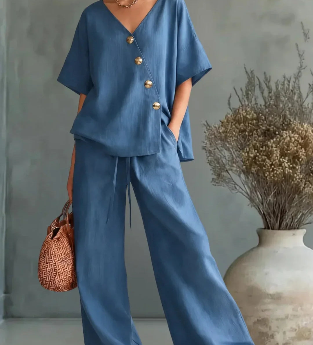 Celia Conjunto con Escote en V y Botones
