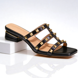 Sandalen met gouden studs en vierkante neus voor een stijlvolle look