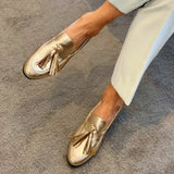 Gouden mocassins met kwastjes en glanzende afwerking