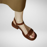 Leren sandalen met blokhak en minimalistische uitstraling