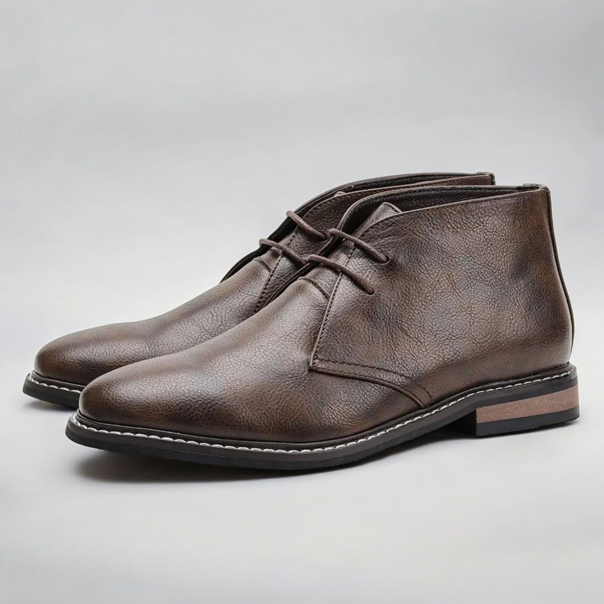 Leren Chukka Boots met klassiek design en casual elegantie