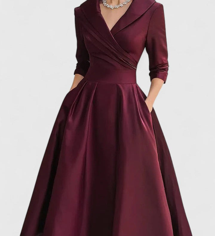 Satijnen jurk met vintage charme en flatterende snit