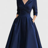 Satijnen jurk met vintage charme en flatterende snit
