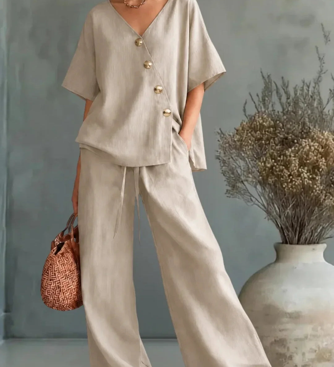 Celia Conjunto con Escote en V y Botones