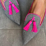 Puntige loafers met fluor franjes en stijlvol patroon