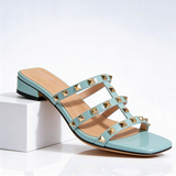 Sandalen met gouden studs en vierkante neus voor een stijlvolle look