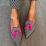 Puntige loafers met fluor franjes en stijlvol patroon
