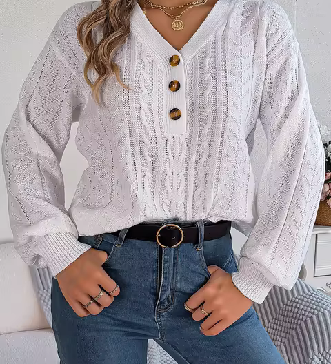 Olivia | Trui met knoopdetail op schouders en zachte comfortabele stof