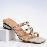 Sandalen met gouden studs en vierkante neus voor een stijlvolle look