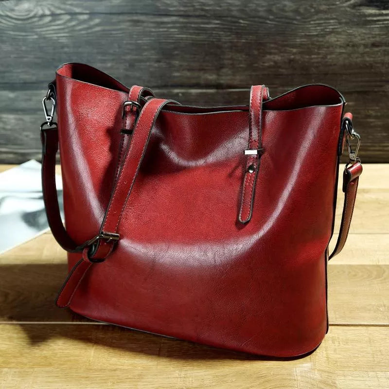 Cali | Schoudertas met vintage kunstleren look en ruime opbergruimte