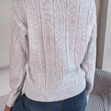 Olivia | Trui met knoopdetail op schouders en zachte comfortabele stof