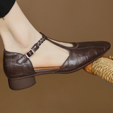 Leren bandschoenen met gevlochten T-bandje en tijdloze uitstraling