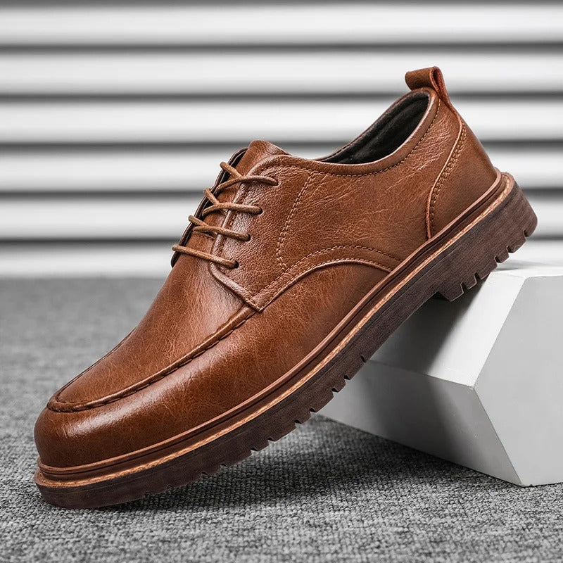 Leren lage schoenen met strak silhouet voor dagelijks comfort