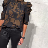 Blouse met bloemenprint en gepofte mouwen voor een vrouwelijke look
