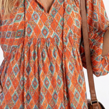 Amara | Midi jurk met V-hals en geometrisch patroon