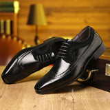Leren veterschoenen met tijdloze elegantie en verfijnd silhouet