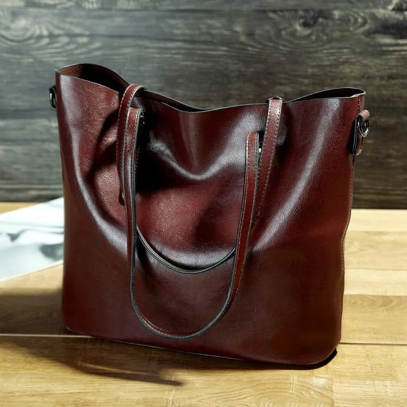 Cali | Schoudertas met vintage kunstleren look en ruime opbergruimte