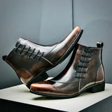 Leren laarzen met broguedetails en gepolijste afwerking