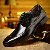 Leren veterschoenen met tijdloze elegantie en verfijnd silhouet