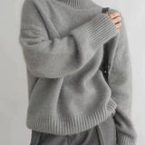 Coltrui in zachte knit met hoge kraag en tijdloze uitstraling