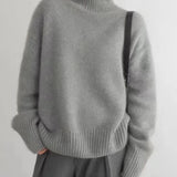 Coltrui in zachte knit met hoge kraag en tijdloze uitstraling