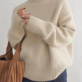 Coltrui in zachte knit met hoge kraag en tijdloze uitstraling