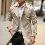 Trenchcoat met klassieke strakke lijnen en lichtgewicht pasvorm