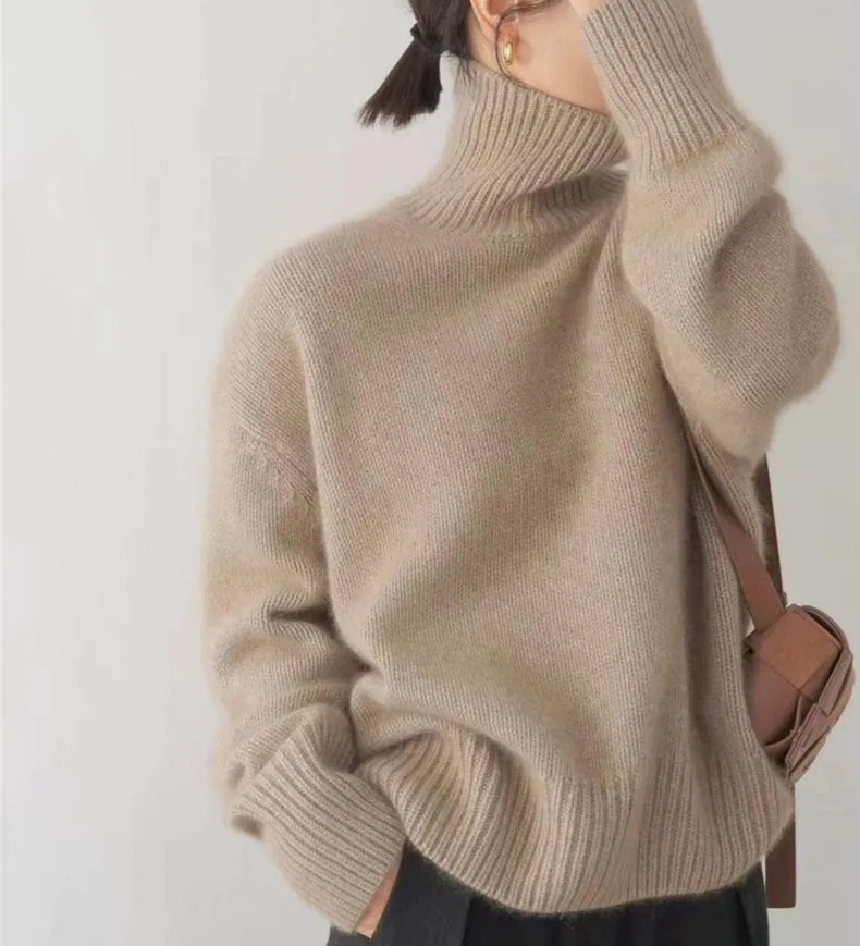 Coltrui in zachte knit met hoge kraag en tijdloze uitstraling