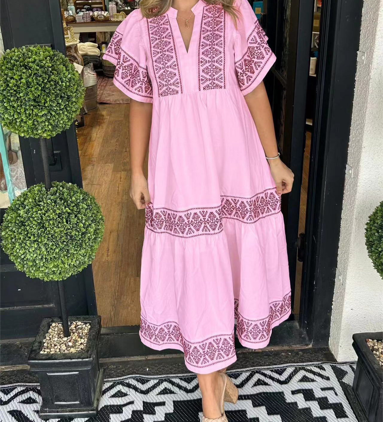Wendelien | Maxi jurk met V-hals en geborduurde details in bohemian stijl