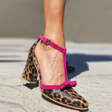 Pumps met T-bar en open D'Orsay design voor elegante uitstraling