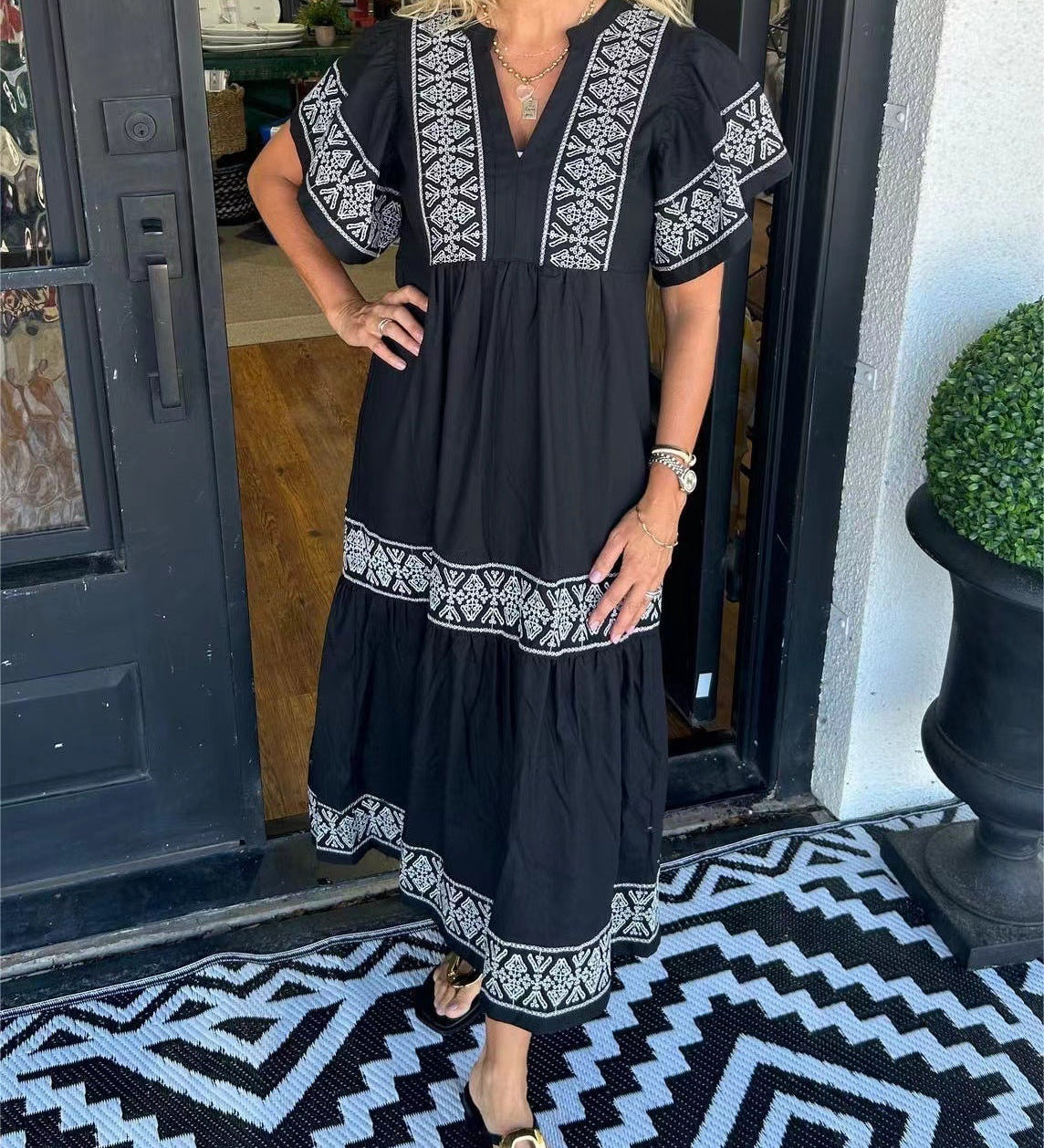 Wendelien | Maxi jurk met V-hals en geborduurde details in bohemian stijl