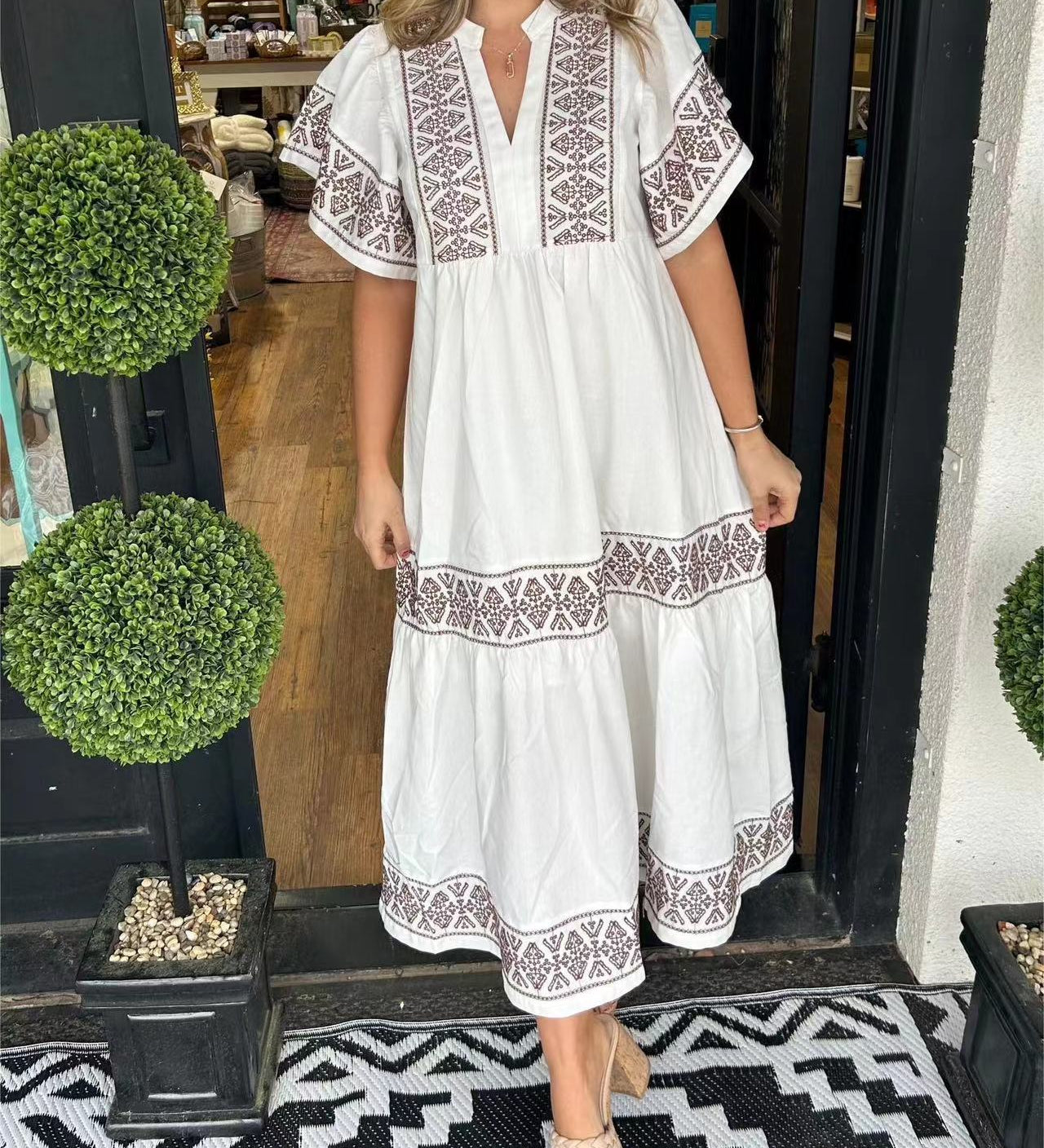 Wendelien | Maxi jurk met V-hals en geborduurde details in bohemian stijl