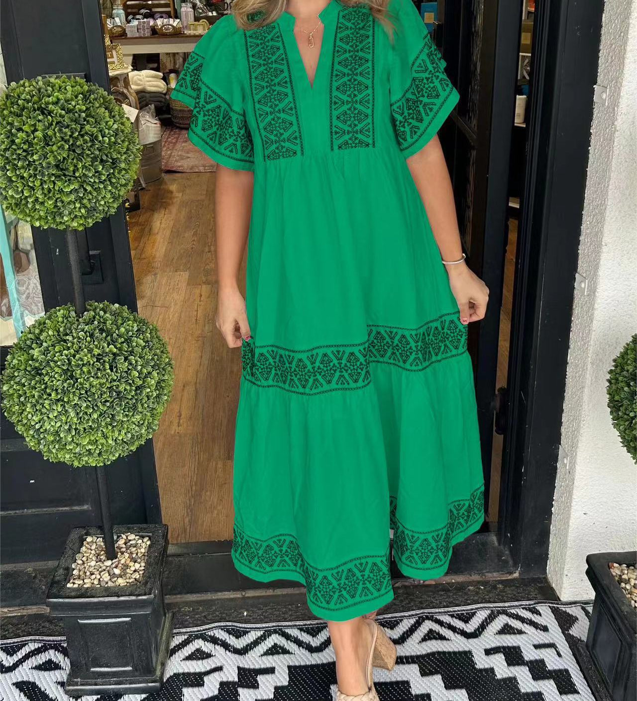 Wendelien | Maxi jurk met V-hals en geborduurde details in bohemian stijl