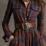 Geruite jurk met riem en klassieke kraag voor elegante looks