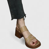 Elegante sandalen met Romeins design en gekruiste bandjes
