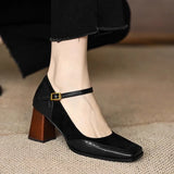 Klassieke Pumps met Vierkante Neus en Vintage Brogue-Details